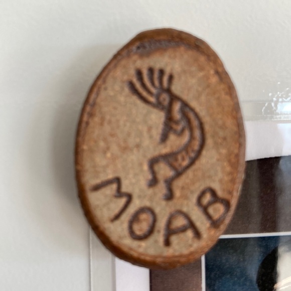 Magnet - Picture 1 of 1